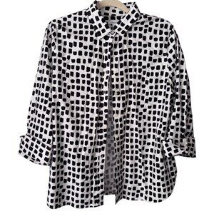 Chicos Black & White Geometric Print Button-Up Blouse Size 2 US 12